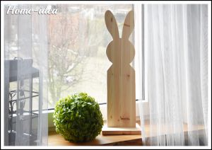 zajac z drewna do okna